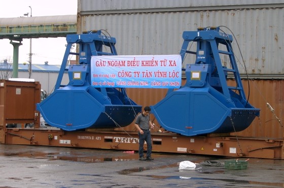 02 Gàu ngoạm cung cấp cho cảng Quảng Ninh và Cảng Quy Nhơn